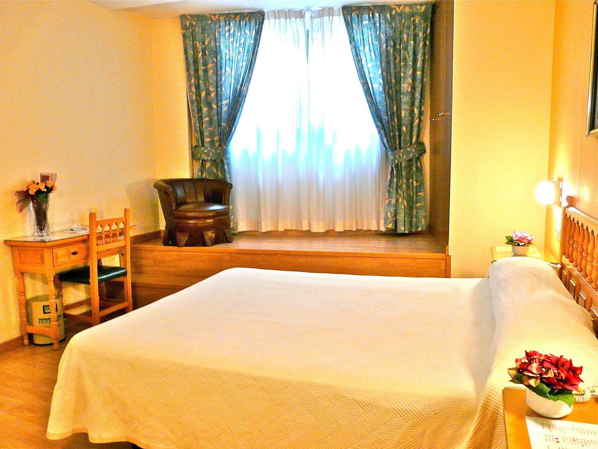Hotel Nice 2* La Seu d'Urgell